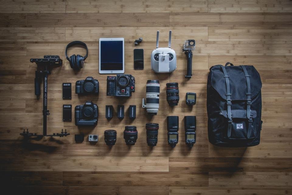 How to Prompt AI for Better Product Photos (Without a Studio)